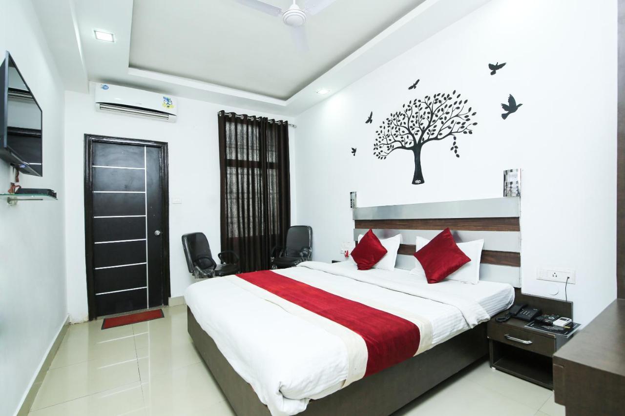 Oyo 3603 White Pearl Hotel Jabalpur Extérieur photo